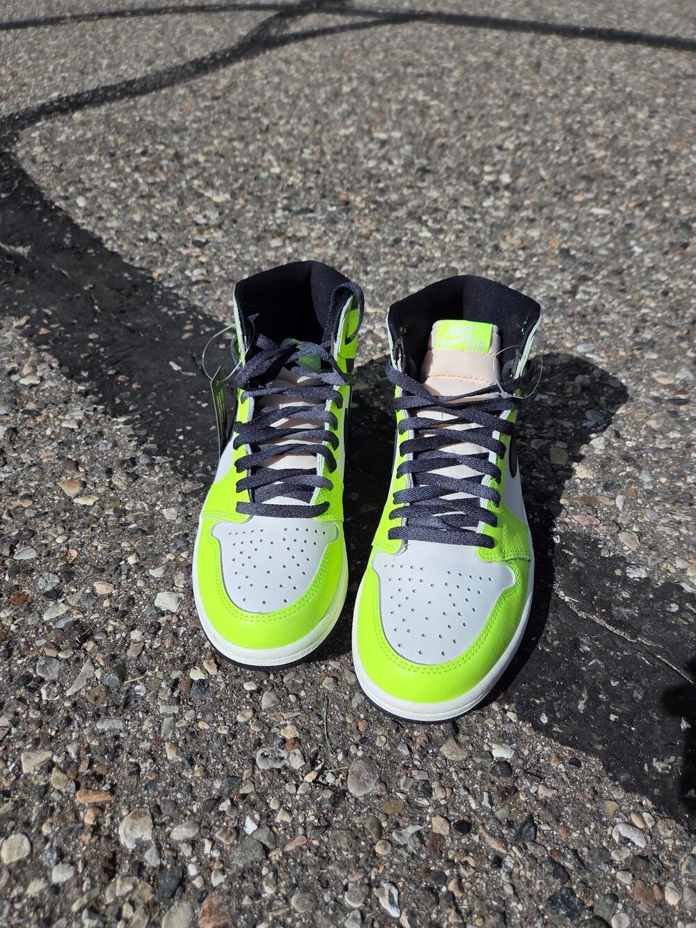 Nike Air Jordan 1 Retro High OG Visionaire Volt White -Black Men's sz 8.5